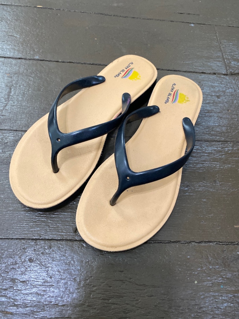 Aloha island platform flip flops in between the toes size 9 womens tan & black
